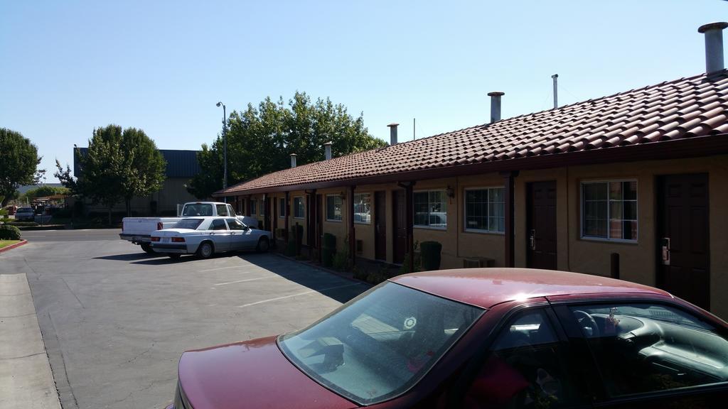 Slumber Motel Мърсед Екстериор снимка